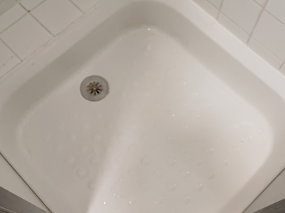 Receveur de douche en céramique