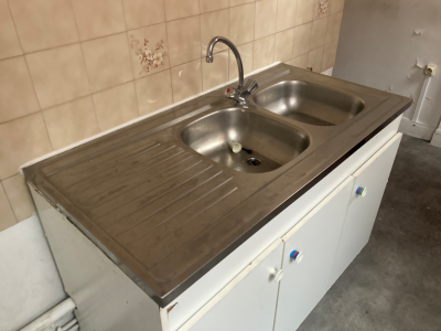 Plan de travail inox avec évier et meuble bas