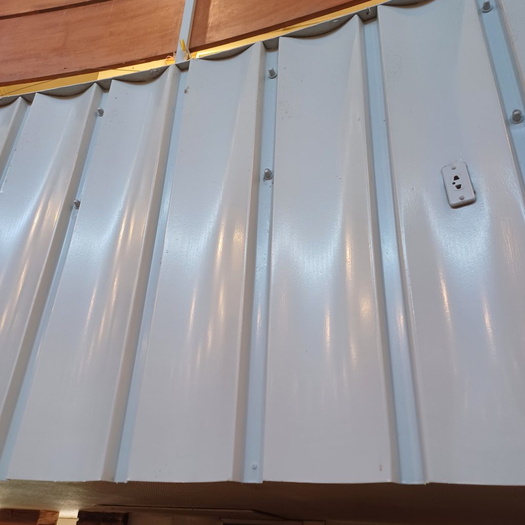 Tôle de bardage métallique thermolaqué blanc