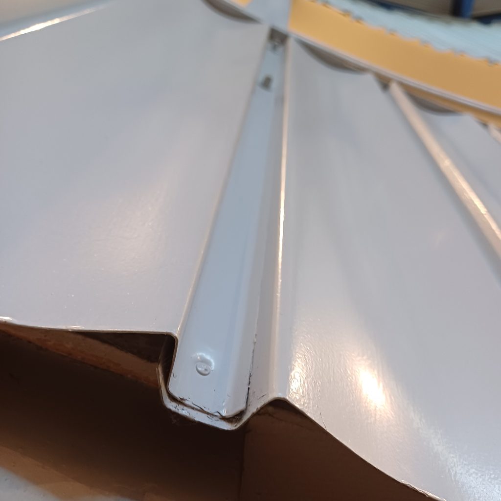 Tôle de bardage métallique thermolaqué blanc